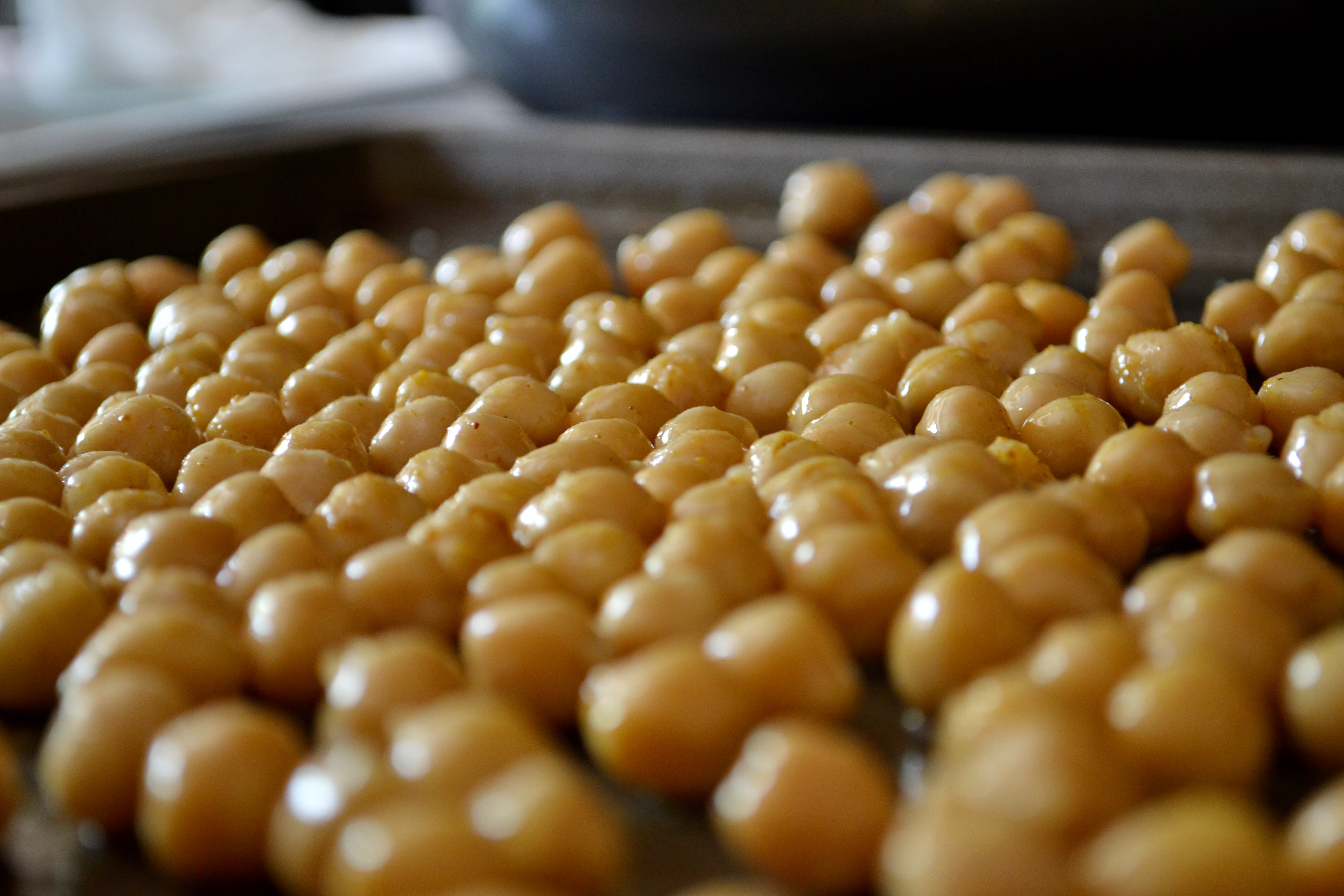 Hot Curried Roasted Chickpeas